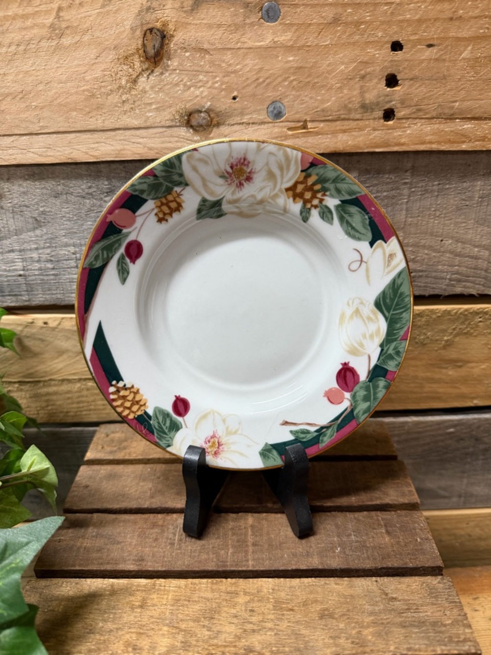 One Vintage Replacement Dessert Plate Magnolia Pattern by Teinshan